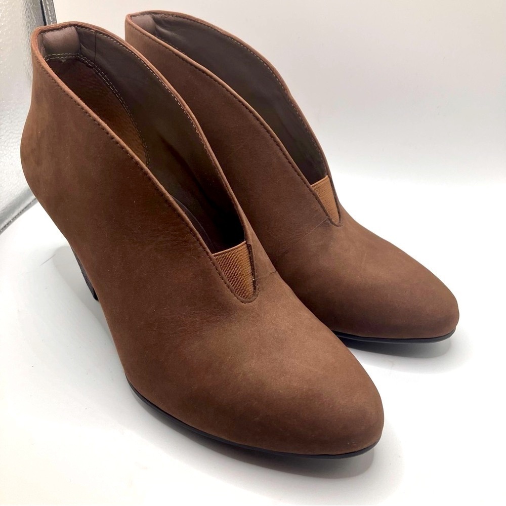 Nurture by Lamaze Akaia Brown Tan Camel suede scalloped ankle boots womens 7.5 - Picture 3 of 12